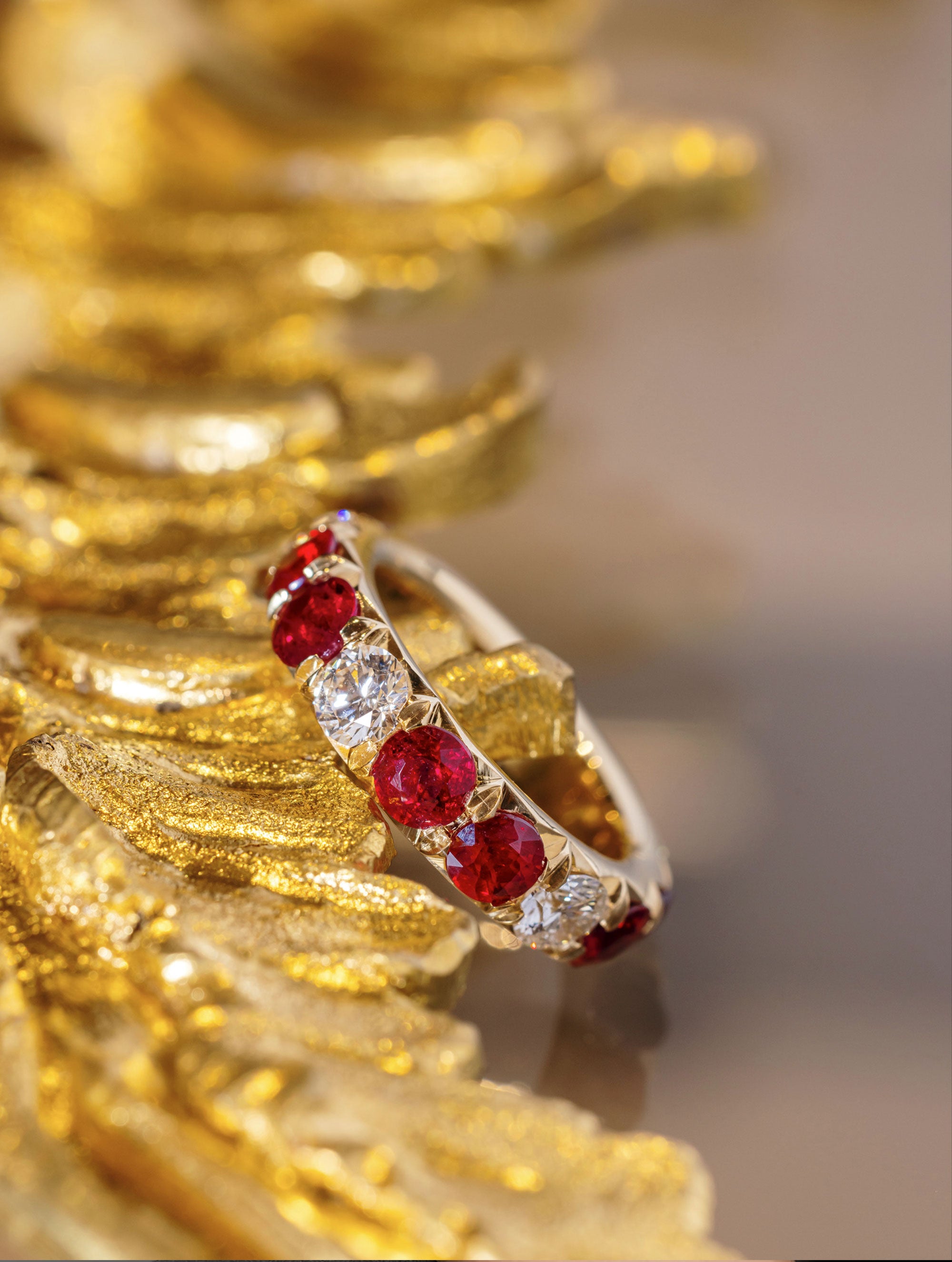 ÉTOILE RUBY & DIAMOND ETERNITY RING