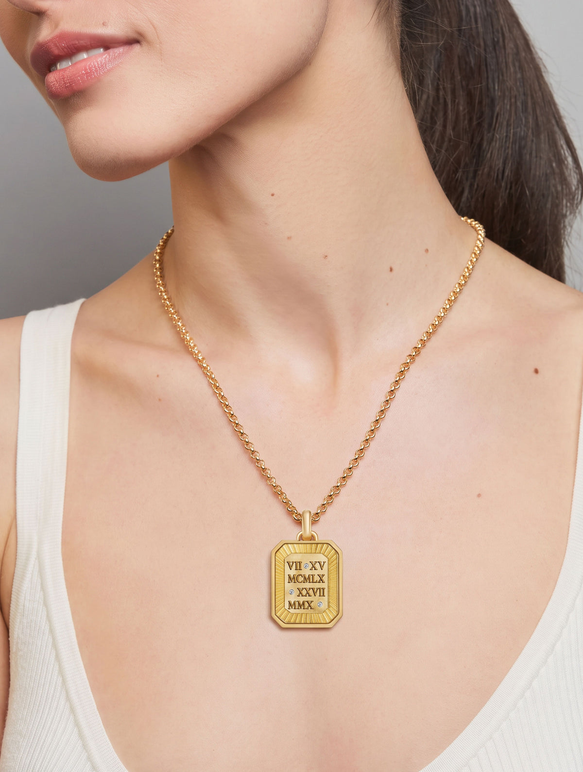 Fluted Memoir Story Medallion
