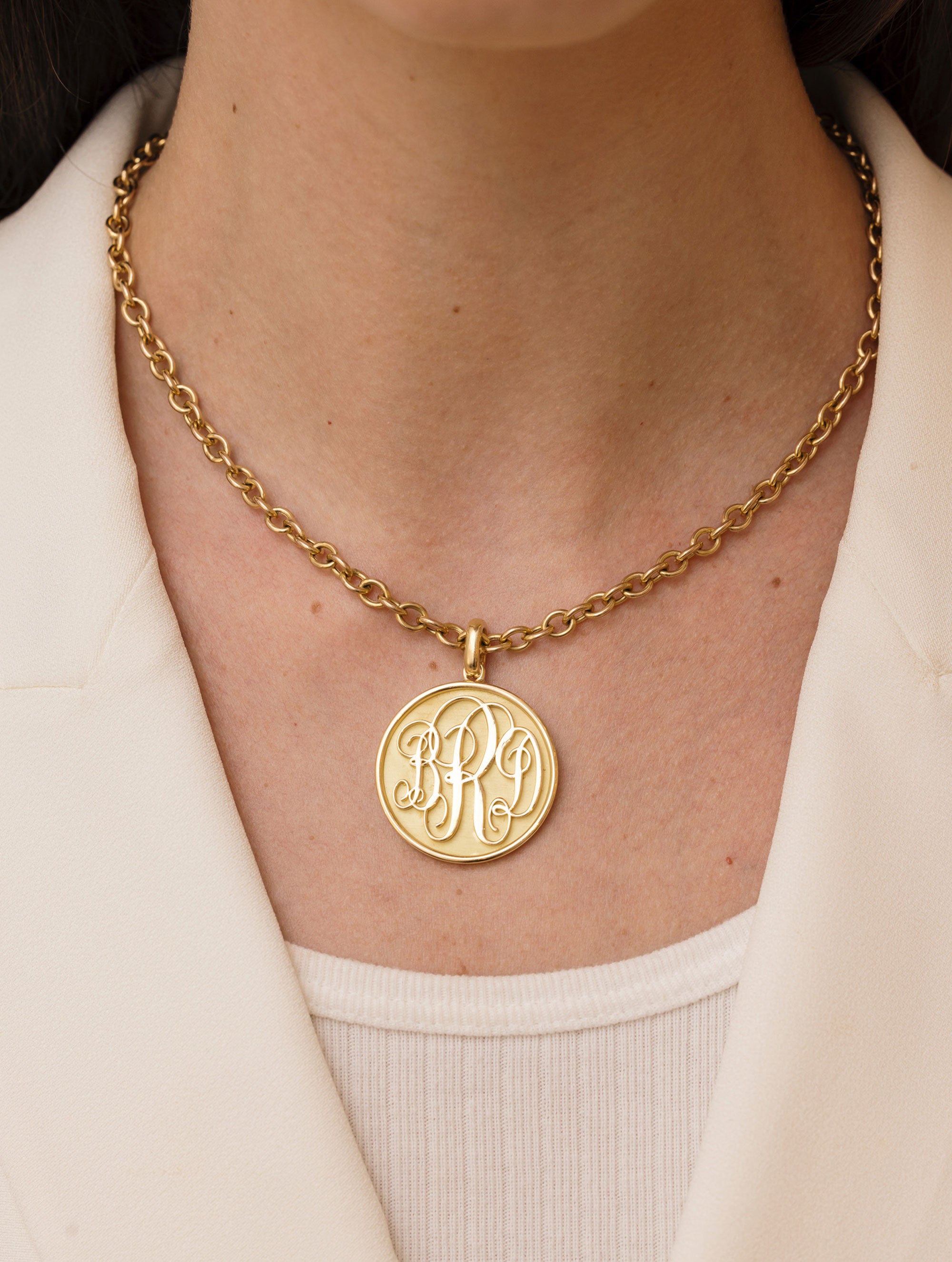 JUMBO MEMOIR MONOGRAM MEDALLION