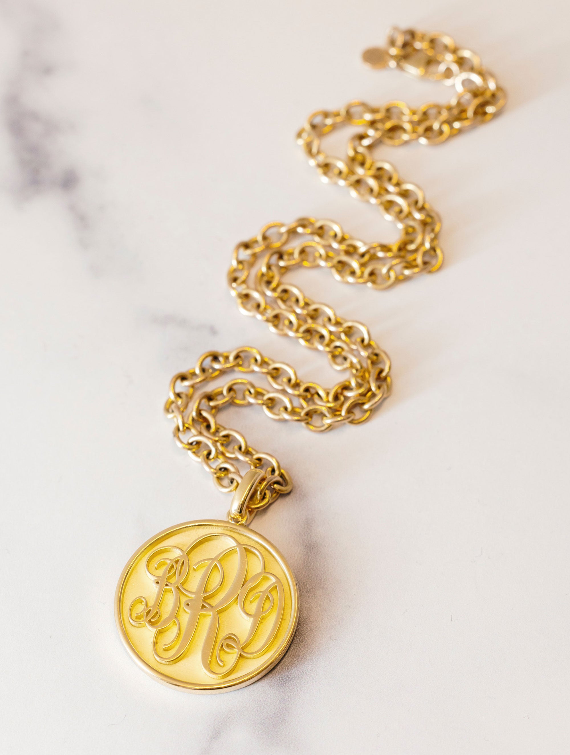 JUMBO MEMOIR MONOGRAM MEDALLION