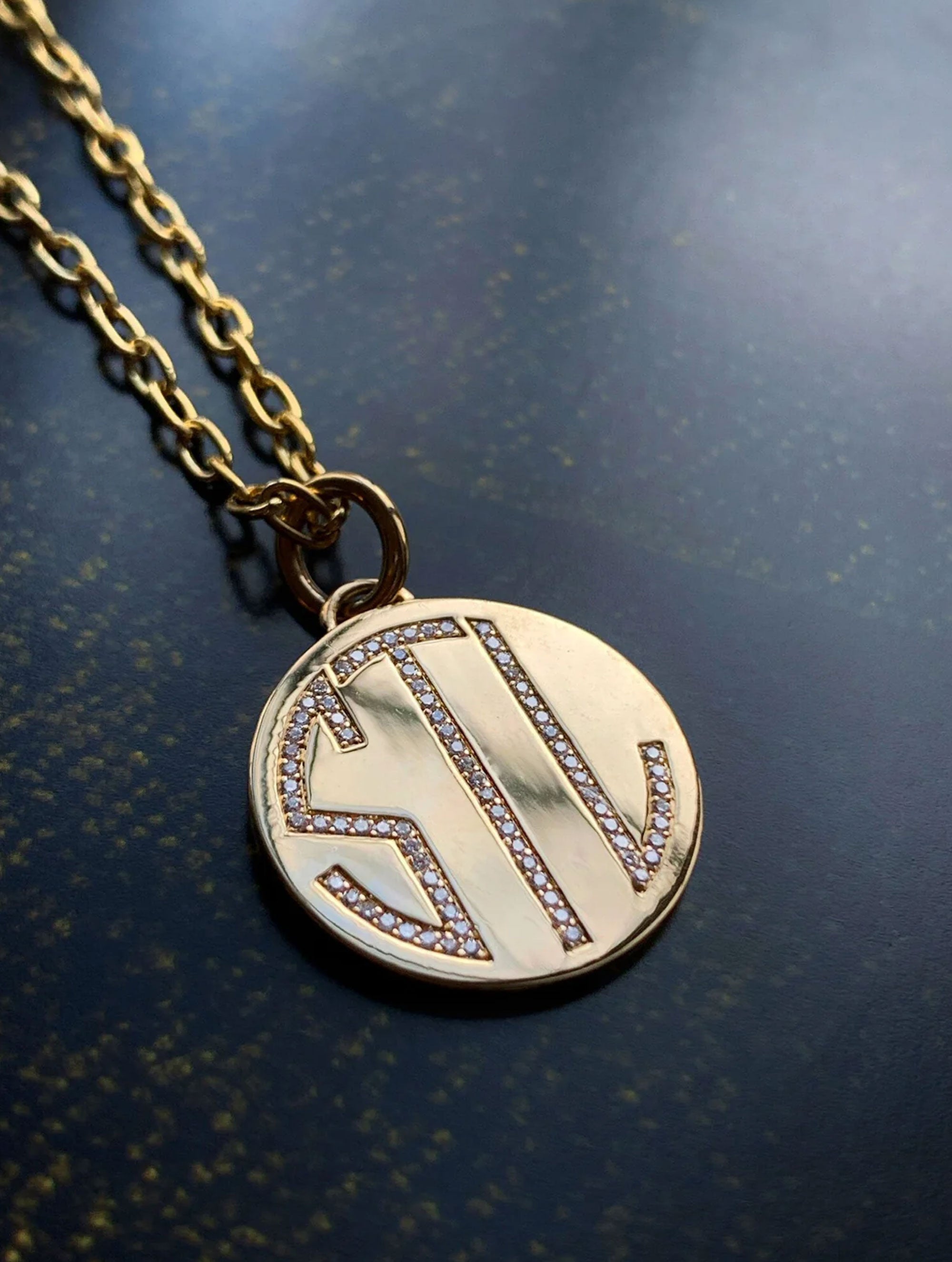 MEMOIR DIAMOND MONOGRAM MEDALLION