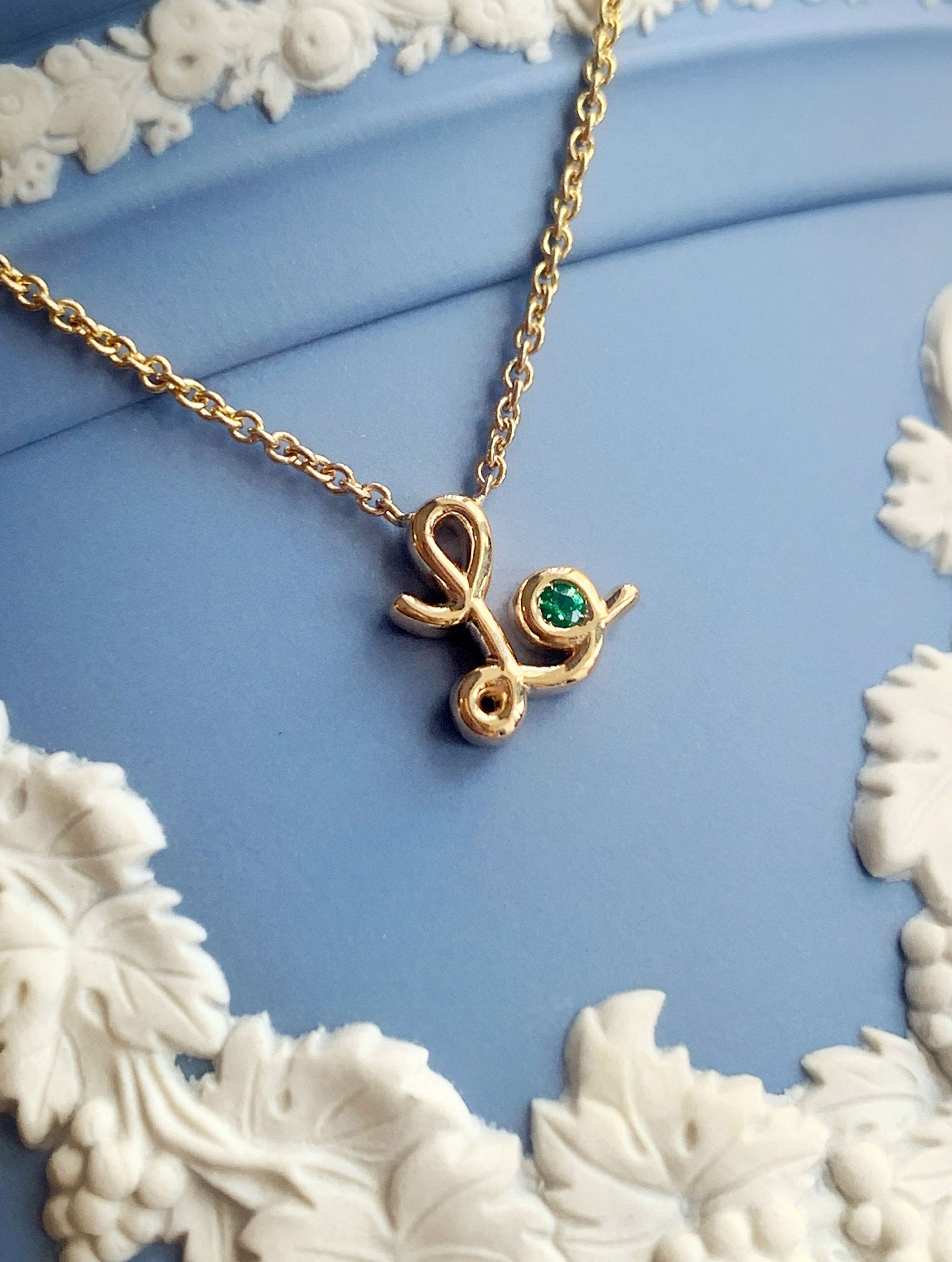 MEMOIR SCRIPT INITIAL NECKLACE
