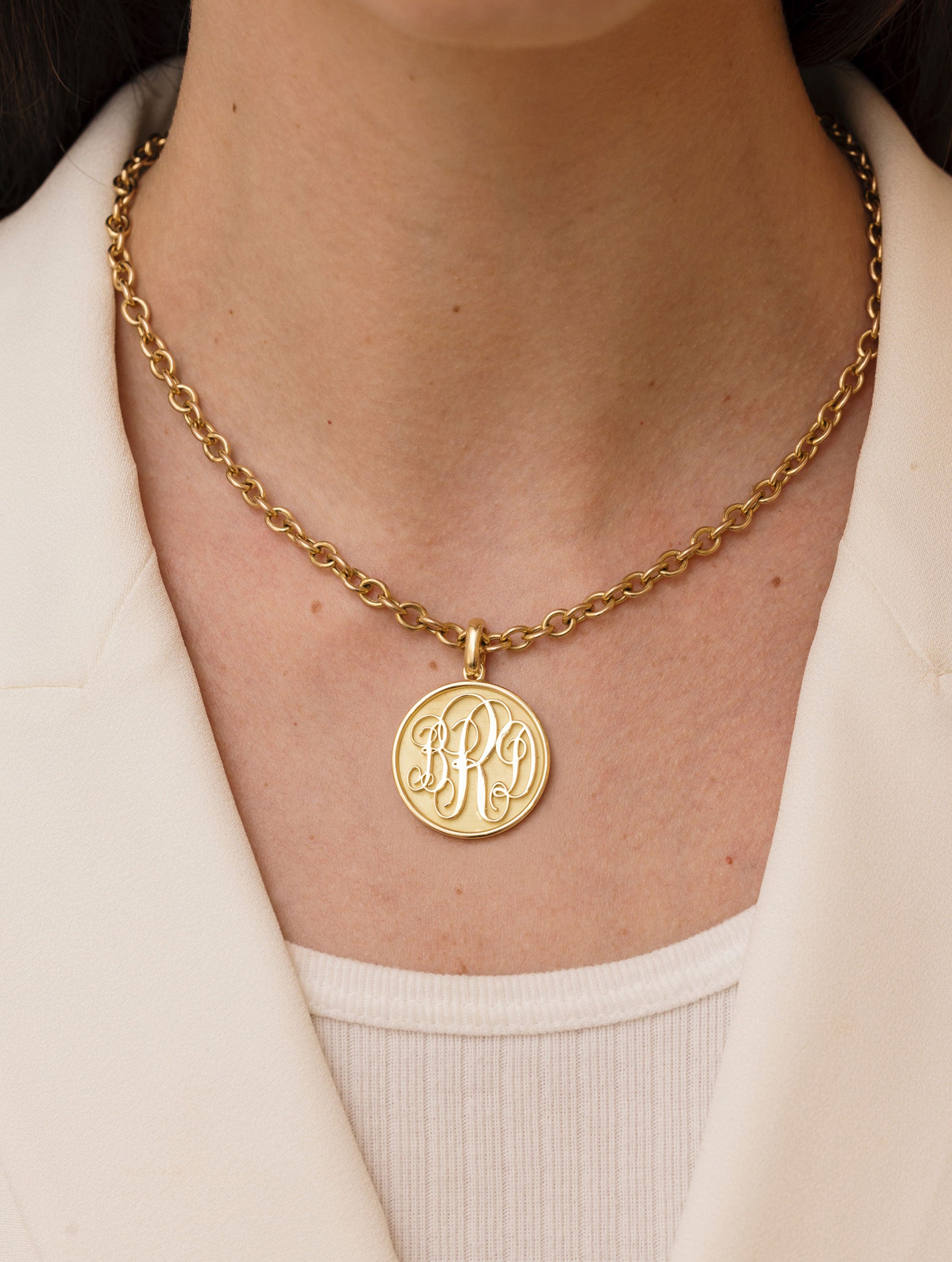 MEDIUM MEMOIR MONOGRAM MEDALLION
