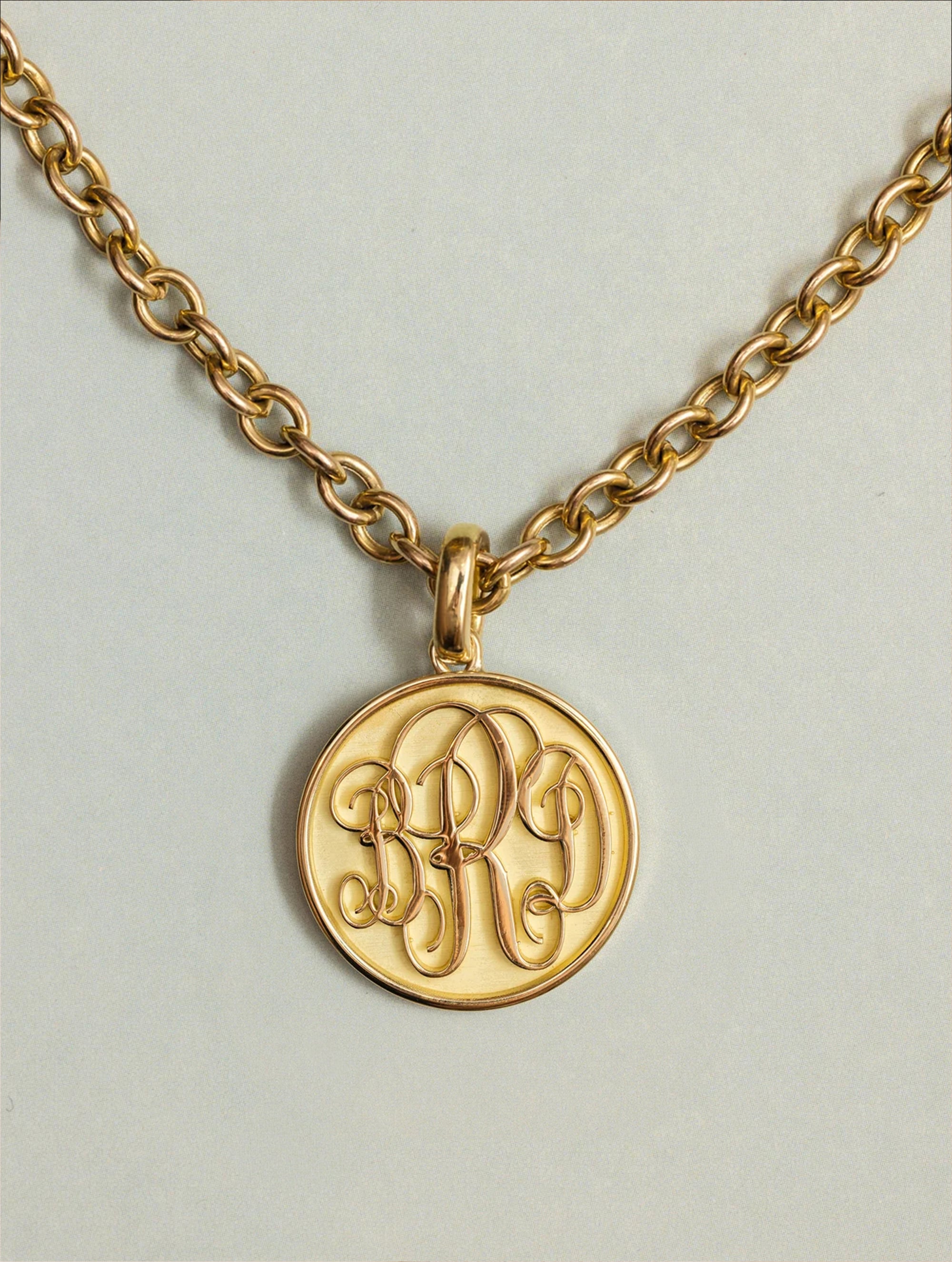 MEDIUM MEMOIR MONOGRAM MEDALLION