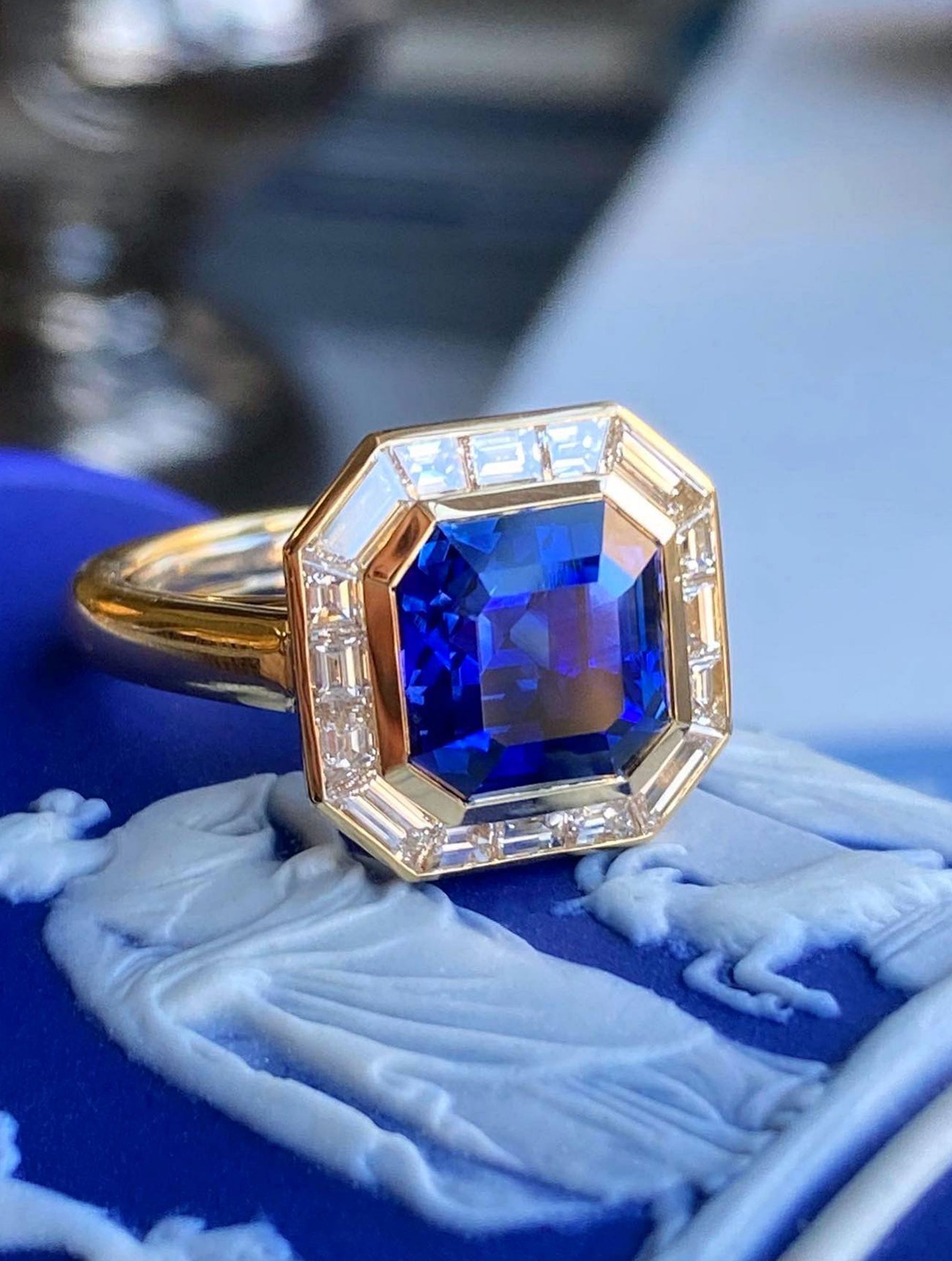 REGENT SAPPHIRE & DIAMOND RING