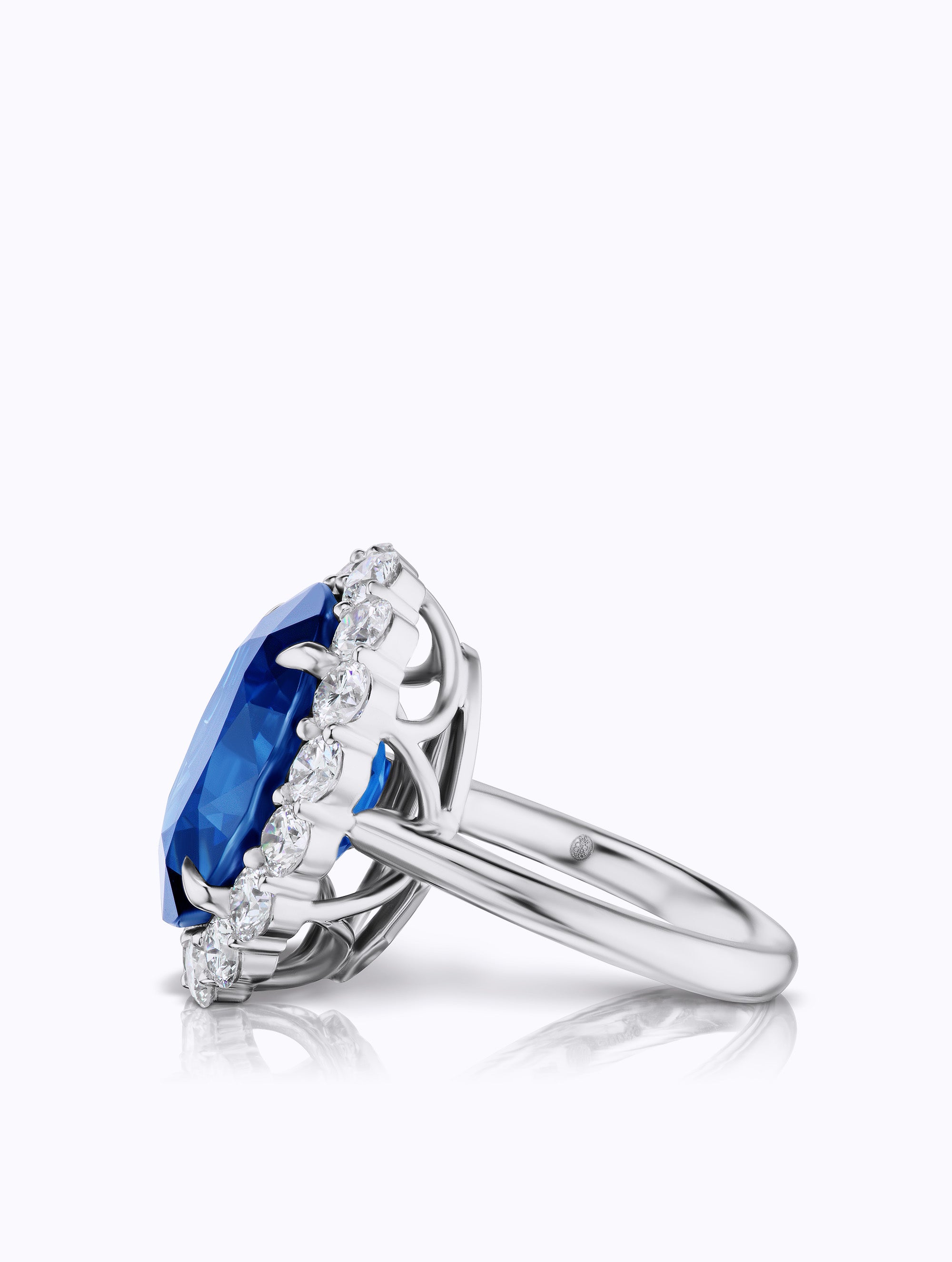 HALO SAPPHIRE & DIAMOND RING