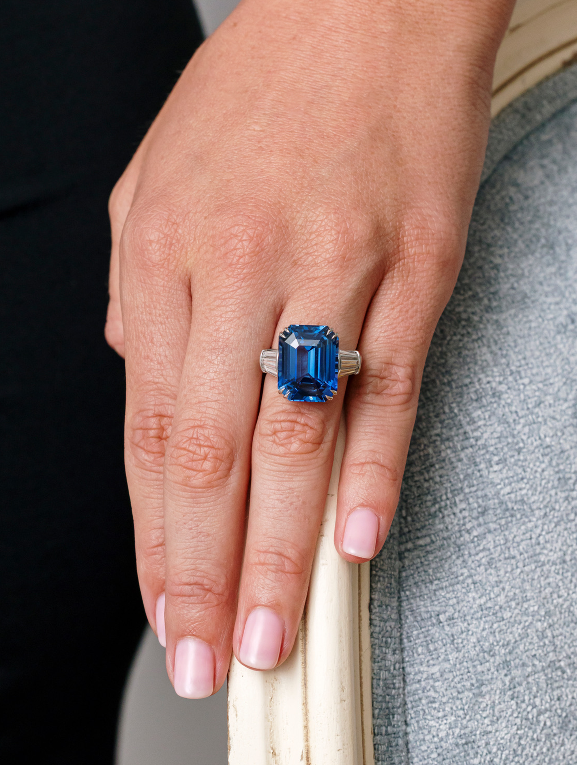 Important Ceylon Sapphire & Diamond Ring