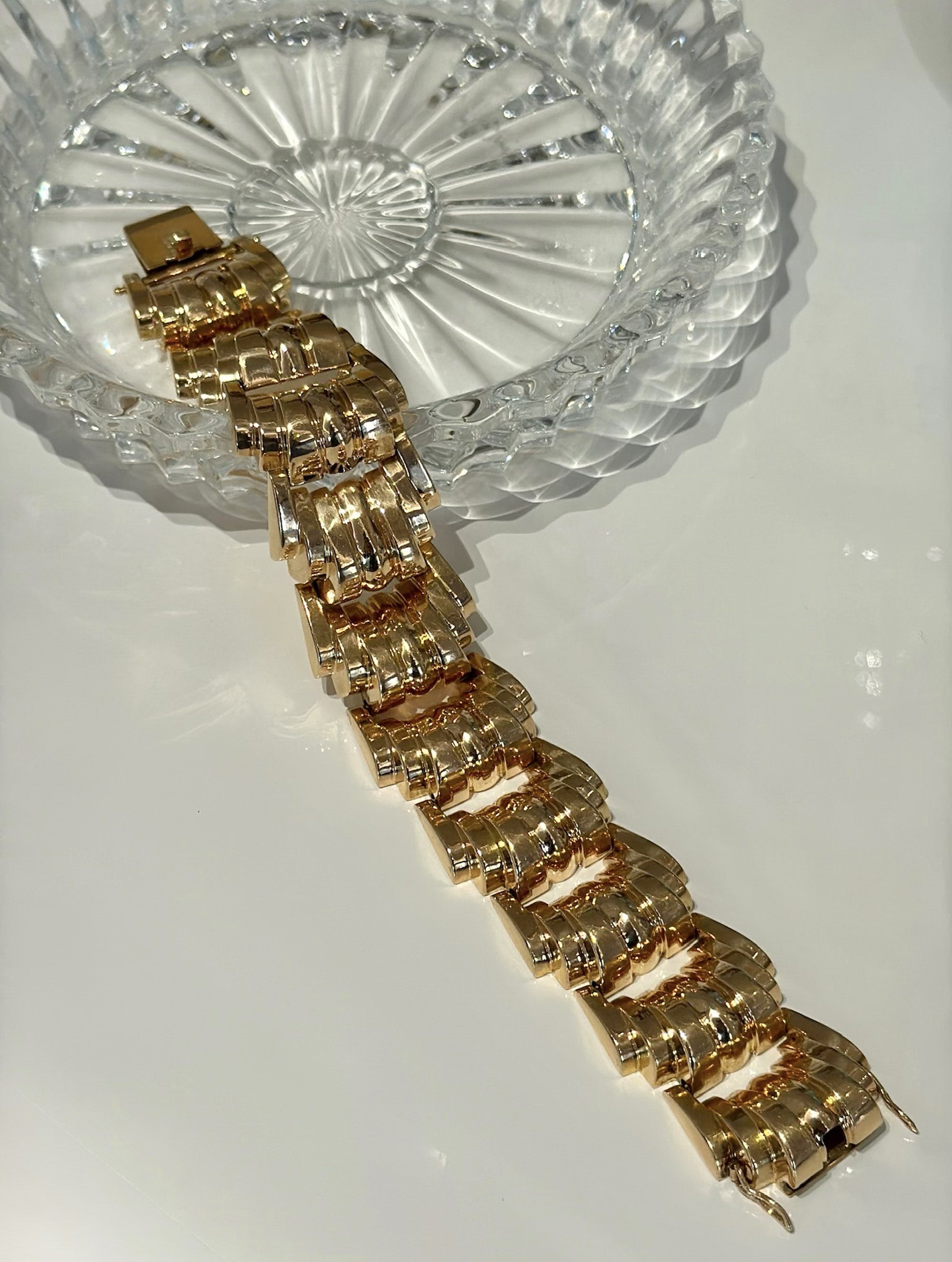 Vintage Retro Scalloped Motif Gold Bracelet, Circa 1940s