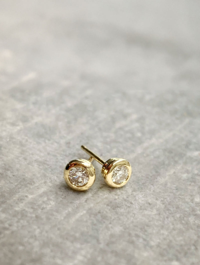 AURA DIAMOND STUD EARRINGS