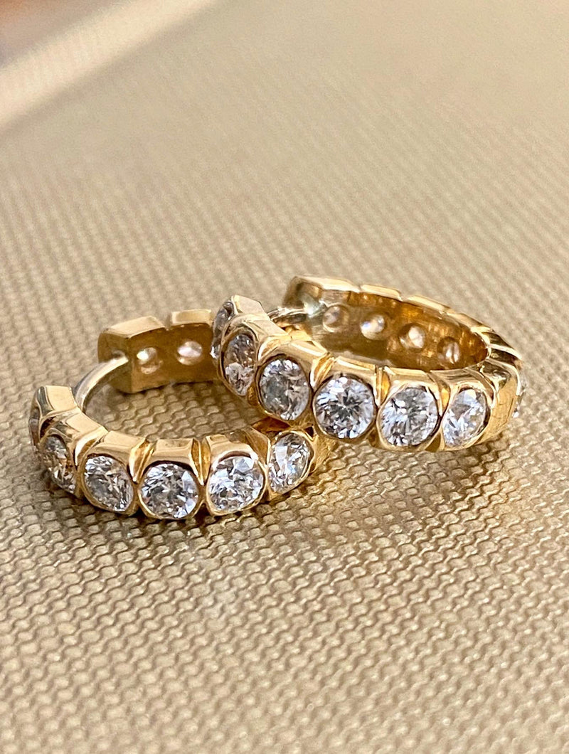 MINI AURA DIAMOND HUGGIE HOOP EARRINGS