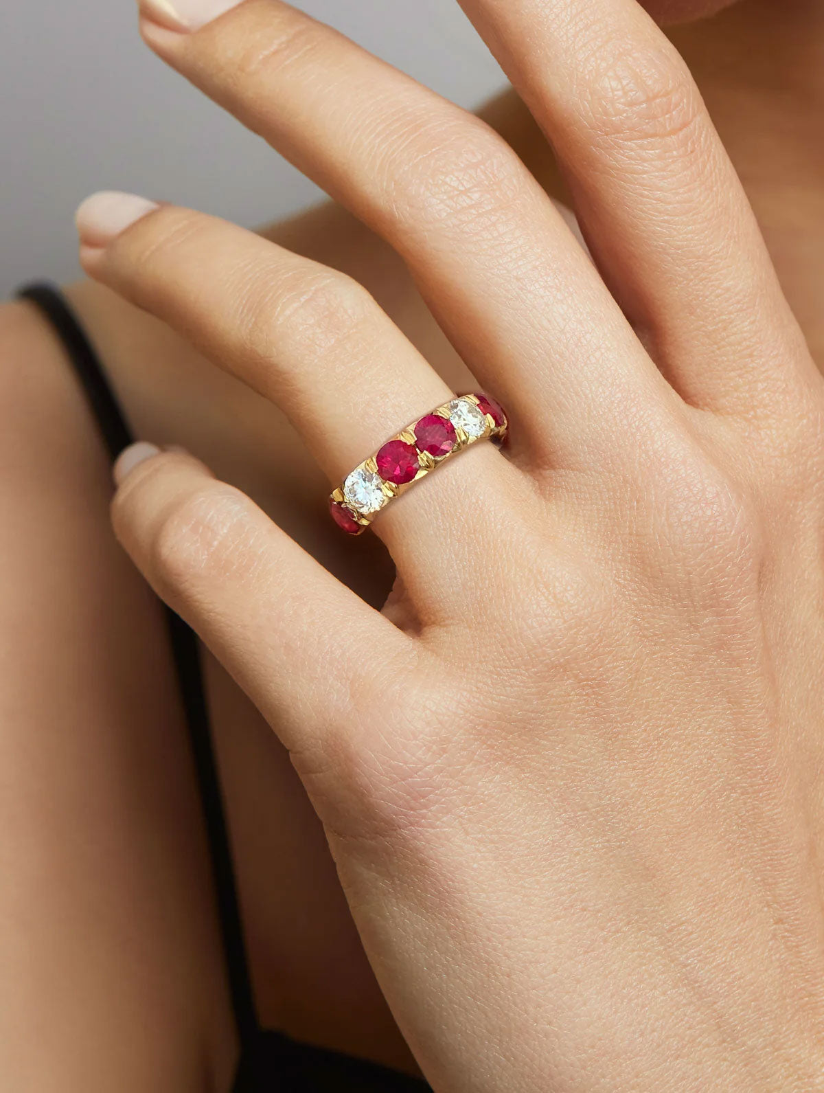 ÉTOILE RUBY & DIAMOND ETERNITY RING