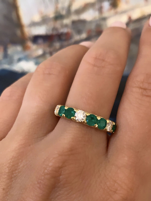 ÉTOILE EMERALD & DIAMOND ETERNITY RING
