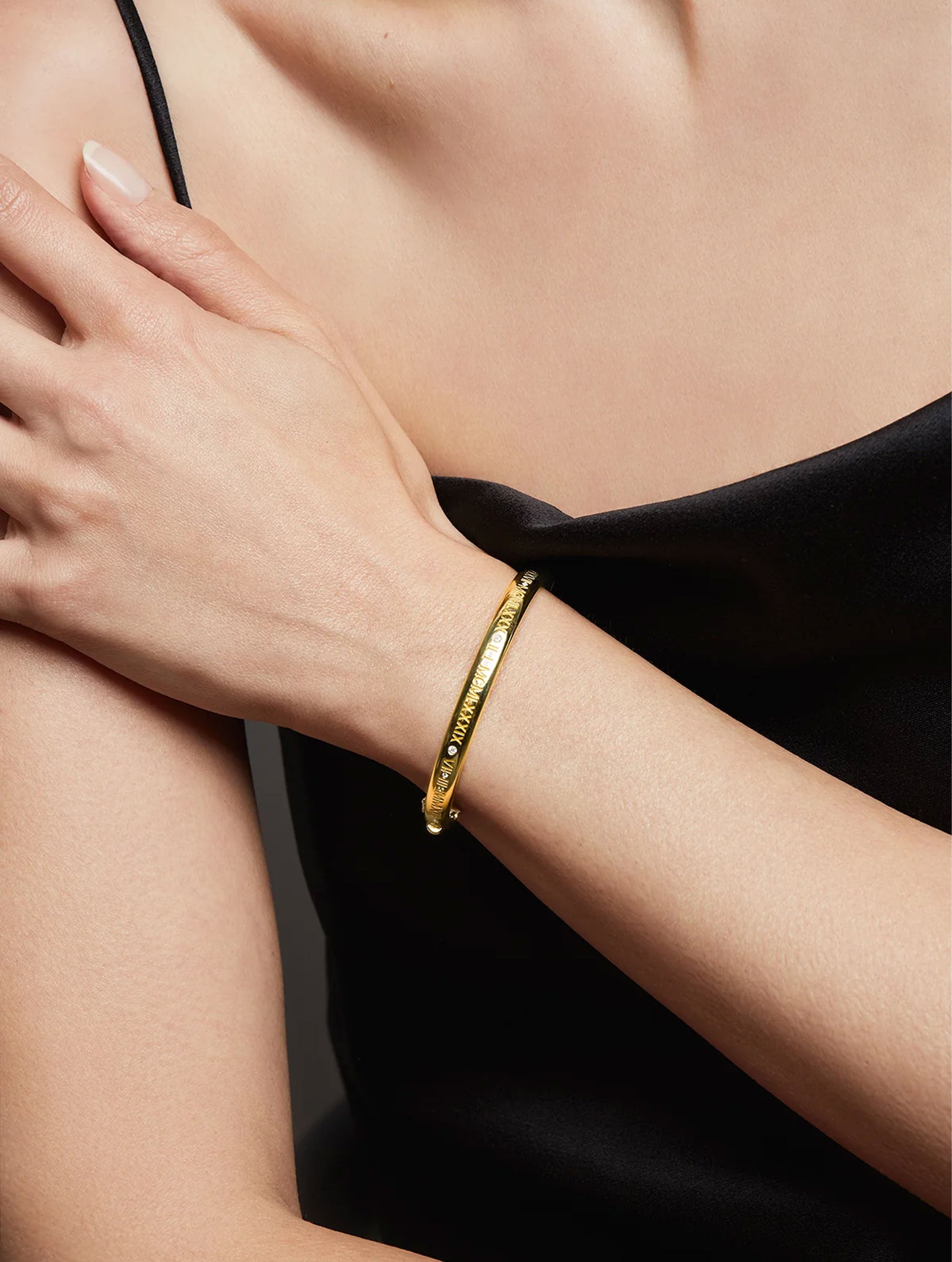 ROMAN NUMERAL STORY BANGLE