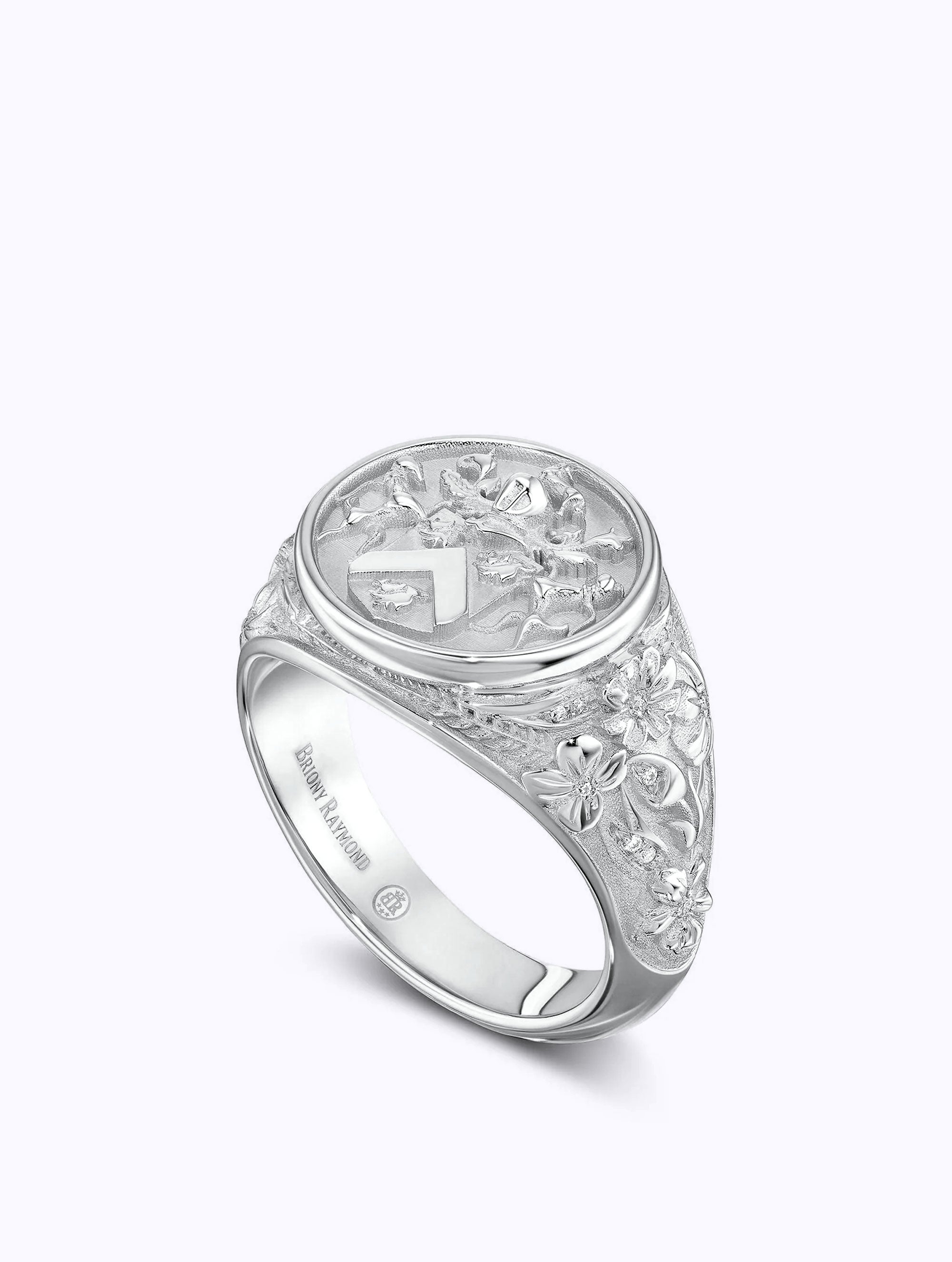 MEMOIR FAMILY CREST SIGNET RING
