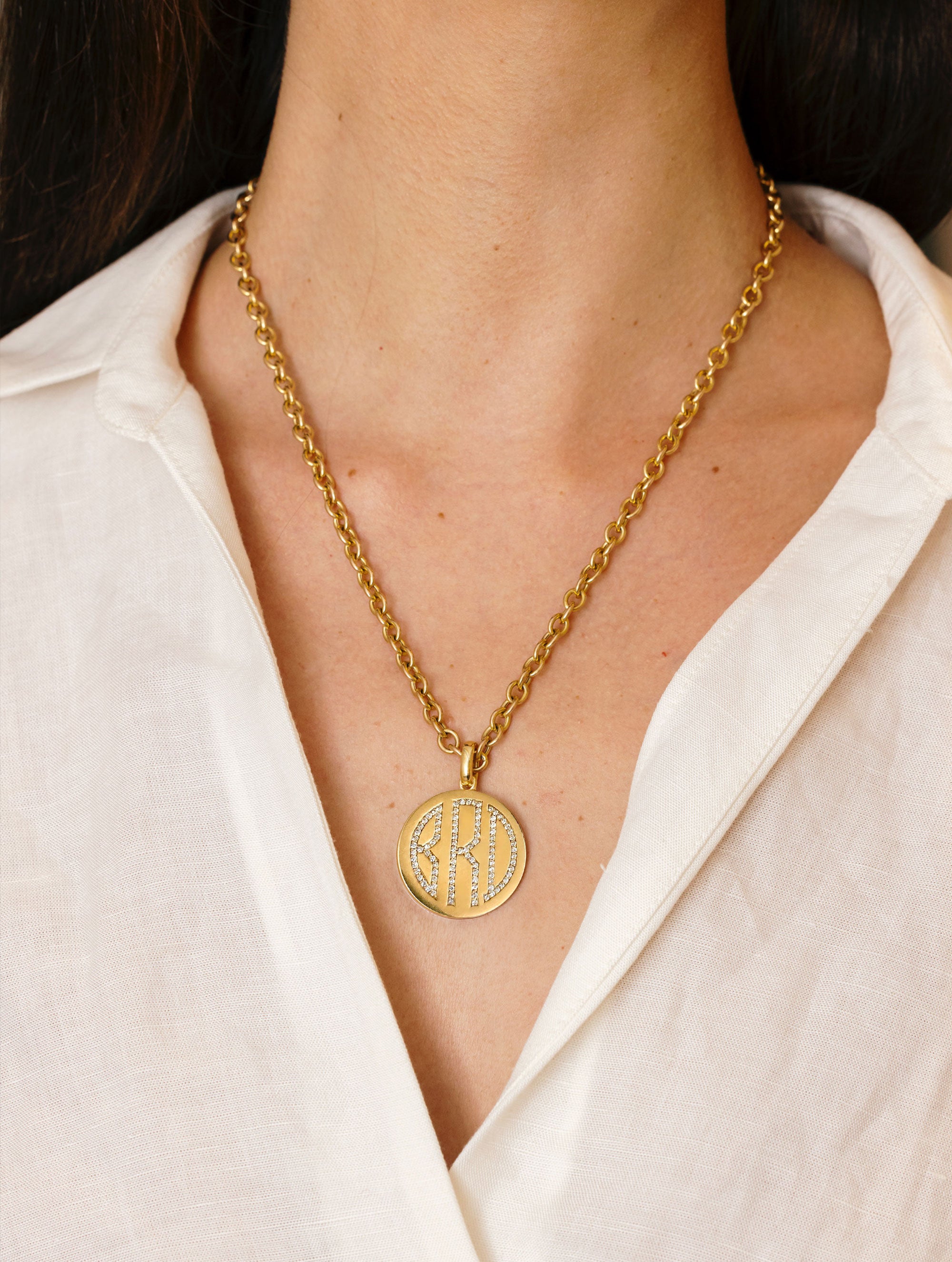 MEMOIR DIAMOND MONOGRAM MEDALLION