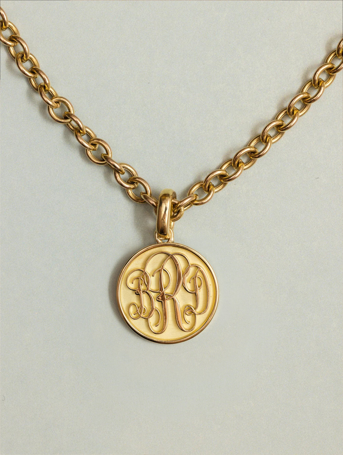 MEDIUM MEMOIR MONOGRAM MEDALLION