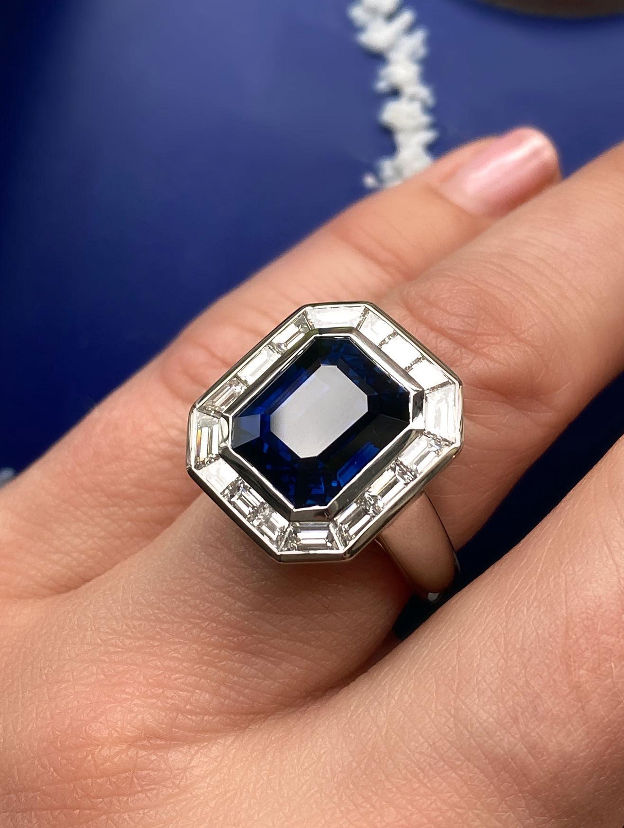 REGENT SAPPHIRE & DIAMOND RING