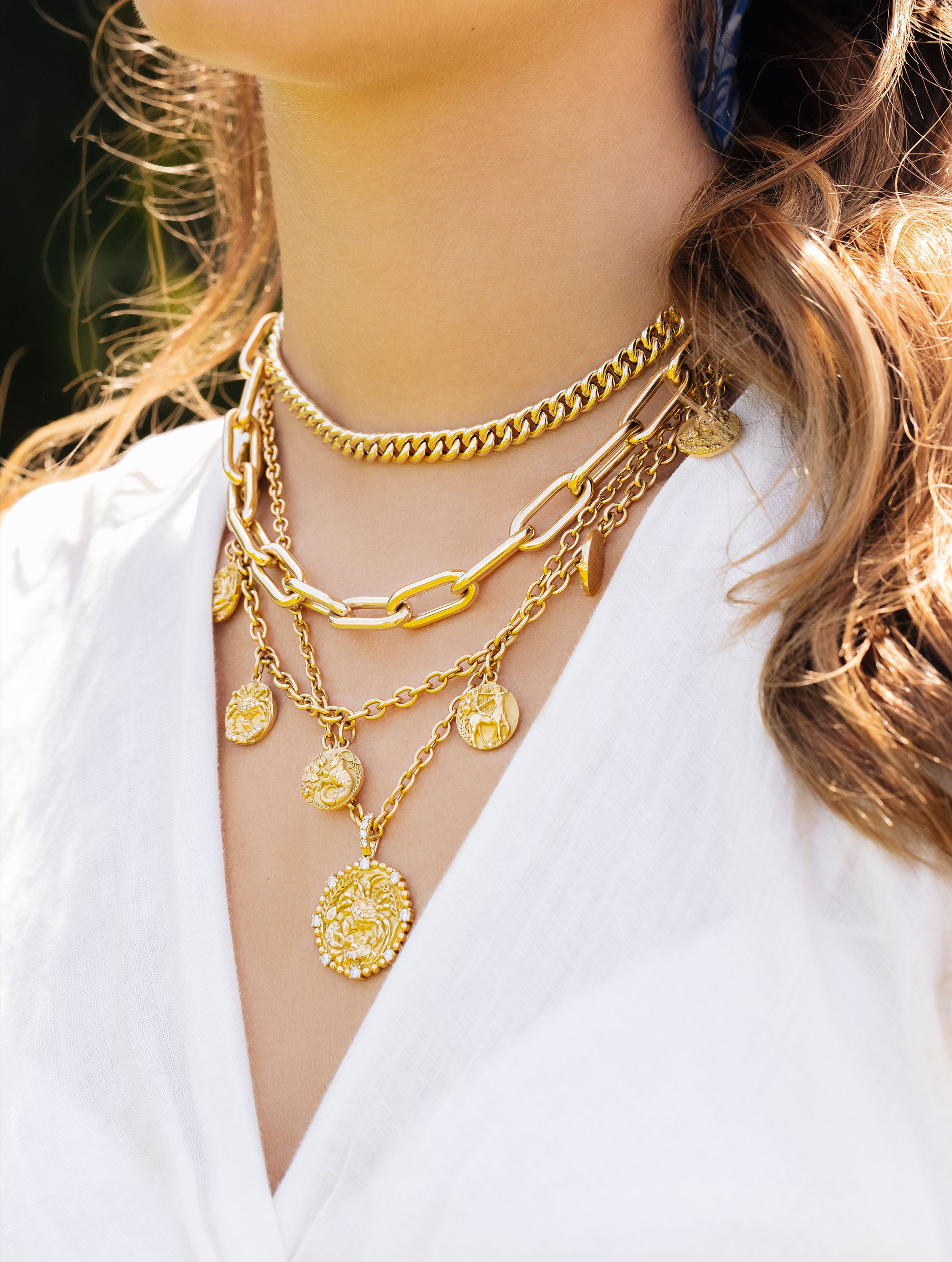 ZODIAC MEDALLION CHARM NECKLACE