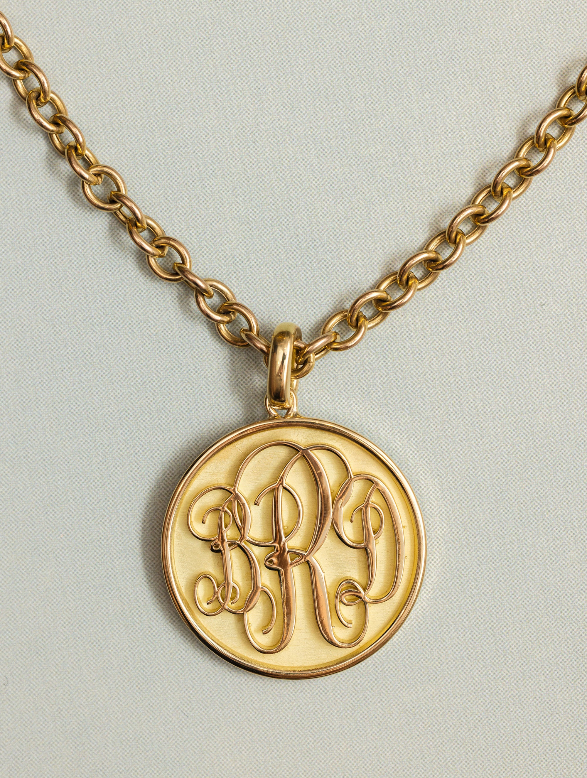 JUMBO MEMOIR MONOGRAM MEDALLION