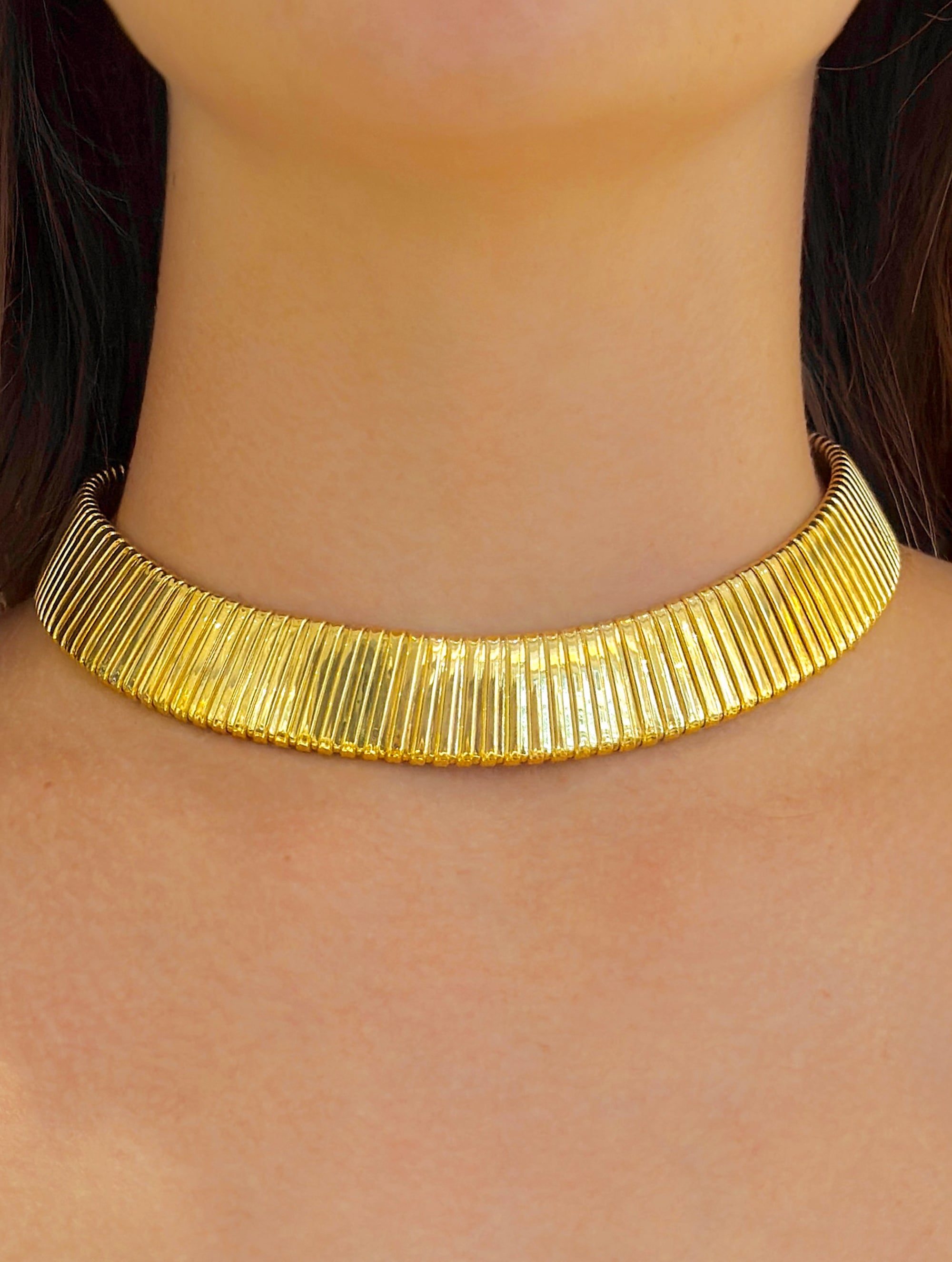 Vintage Finely Ribbed Tubogas Collar