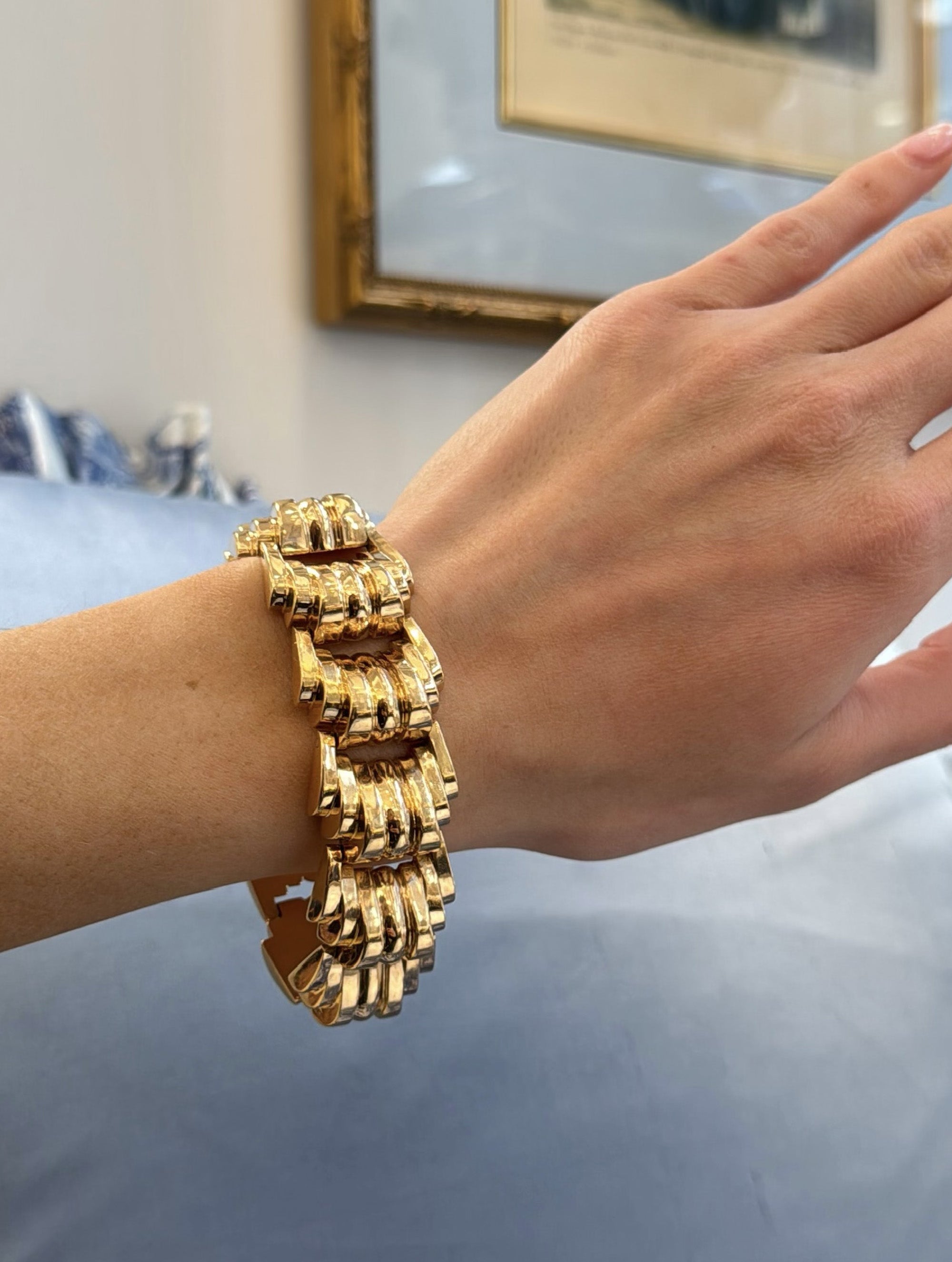 Vintage Retro Scalloped Motif Gold Bracelet, Circa 1940s