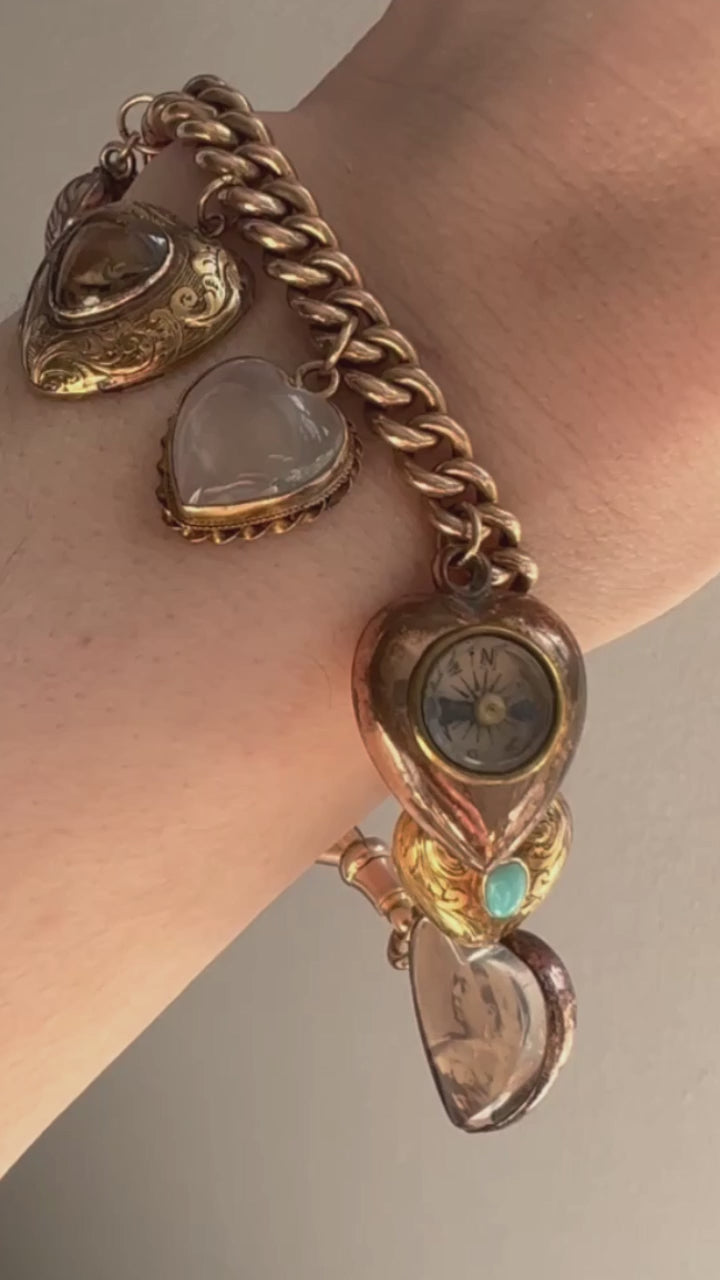 Vintage charm bracelet, Jewelry form, Vintage charms