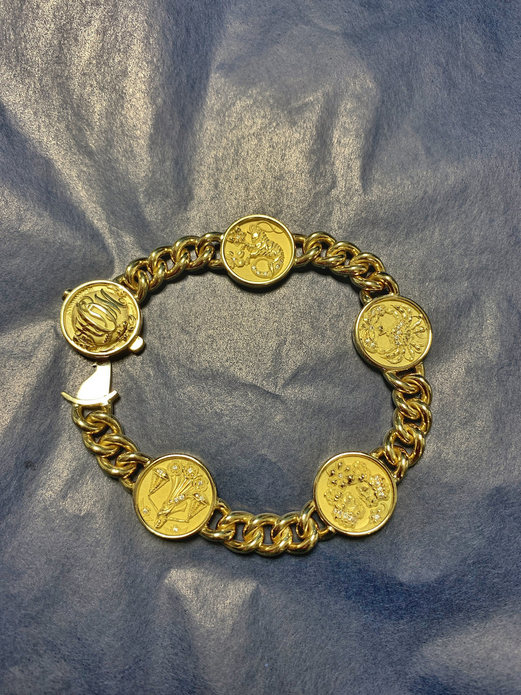 Talisman charm bracelet in yellow gold